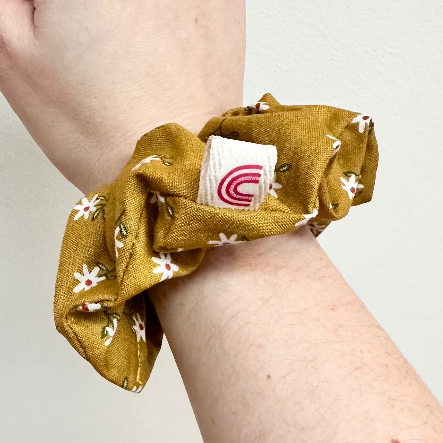 Scrunchie - Mustard Flowers