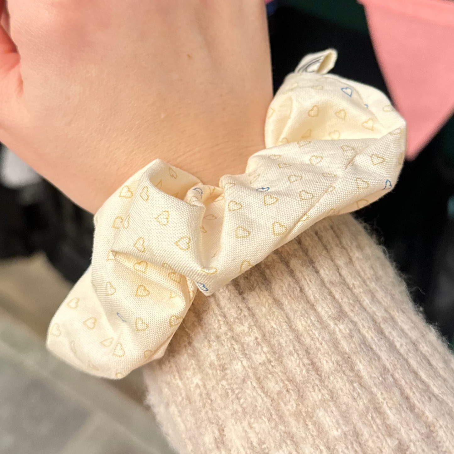 Scrunchie - Cream/Blue Hearts