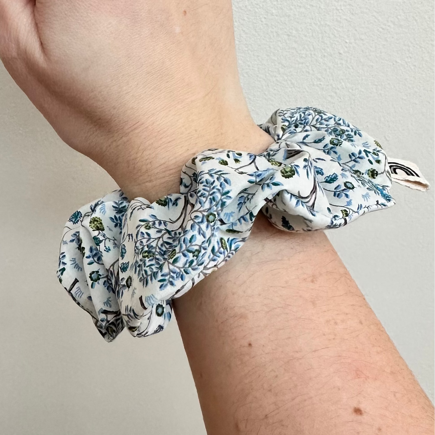 Scrunchie - Blue Orchard