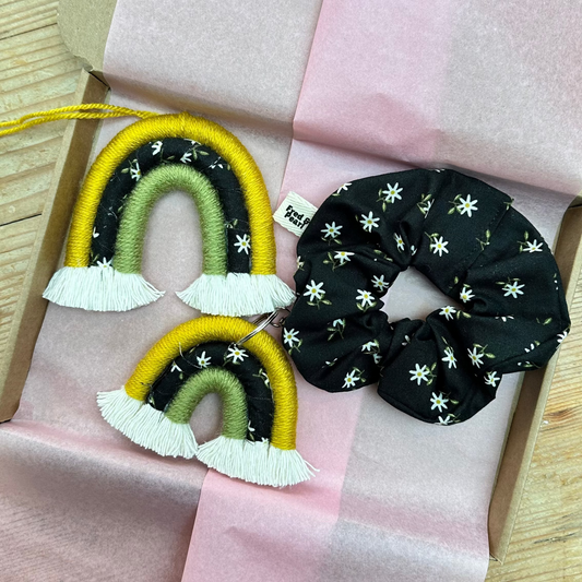 Scrunchie & Rainbow Set - Black Flowers